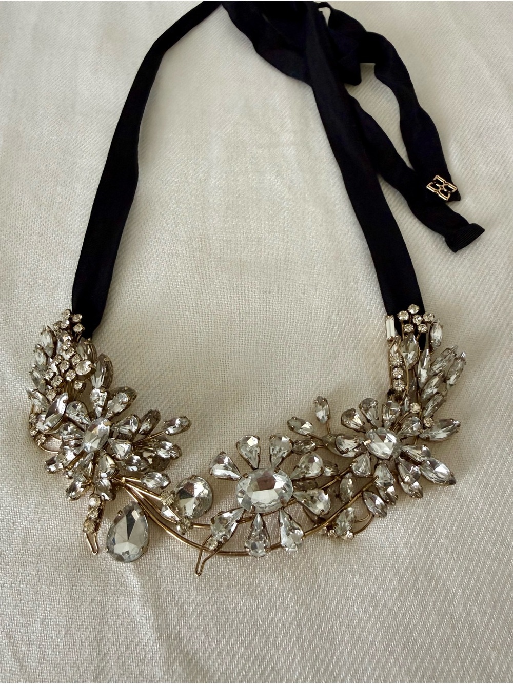 Rhinestone Floral Ribbon Necklace - Black